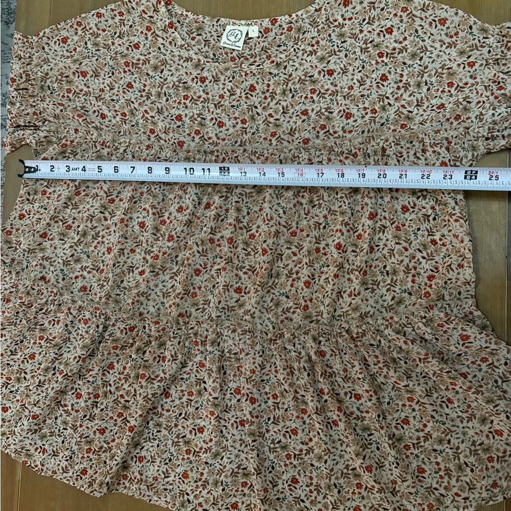 Elegant Floral Blouse - Cream and Brown - Picture 9 of 11